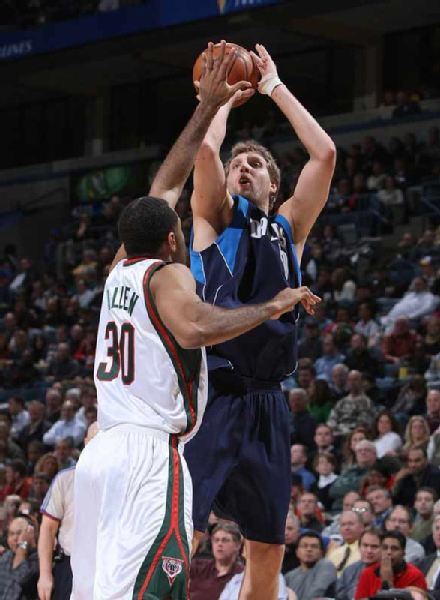 东部迎来新灭霸？强势打散雄鹿，逼尼克斯补强，65岁了还真么猛！