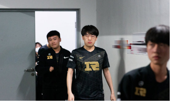 防守时显得 防守时显得